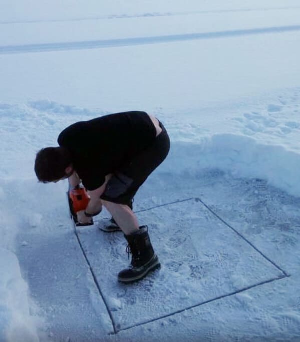7. “My Lumberjack Brother-In-Law’s First Time In Finland Making An Ice Hole. A Good Example Of How Not To Do It”