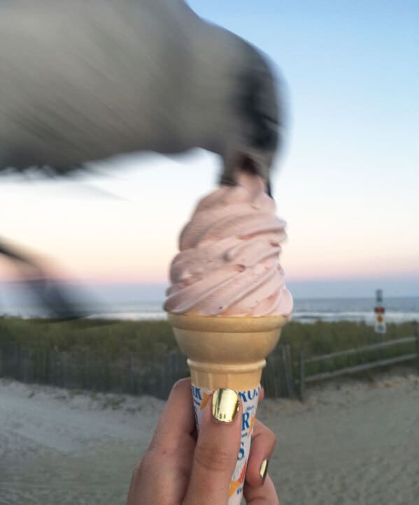 15. “My Girlfriend Was Trying To Take A Photo Of Her Ice Cream”