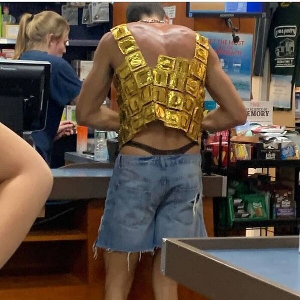 A casual style for shopping