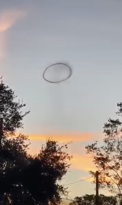 However, it is not a rare incident. A month ago, a similar smoke ring appeared in Pearland, Texas.