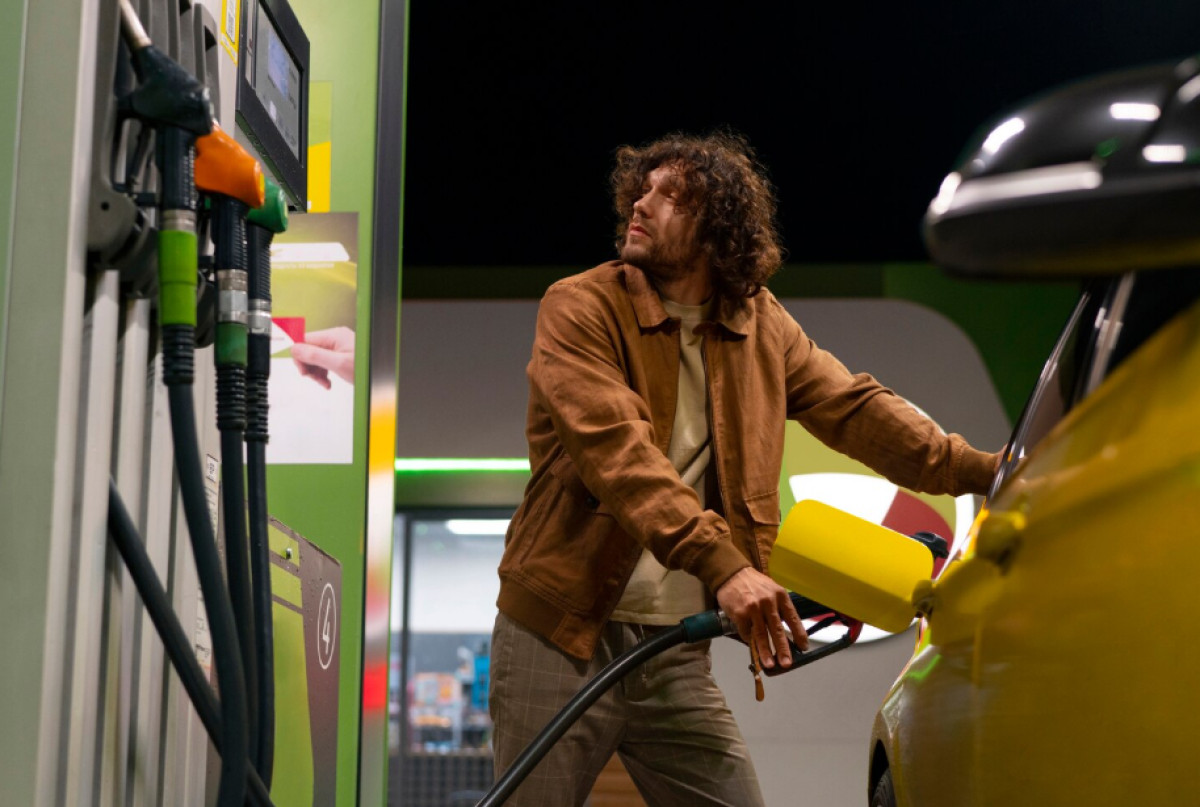 How to Save Money on Gas: Which Tricks Work and Which Are Myths