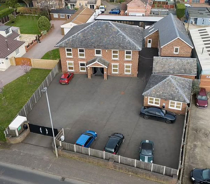 23. Getting Strong Gp Surgery Vibes From This House!