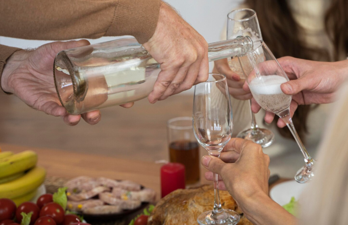 40 Funny Toasts for Weddings, Pubs, and Anywhere You Need to Raise a Glass