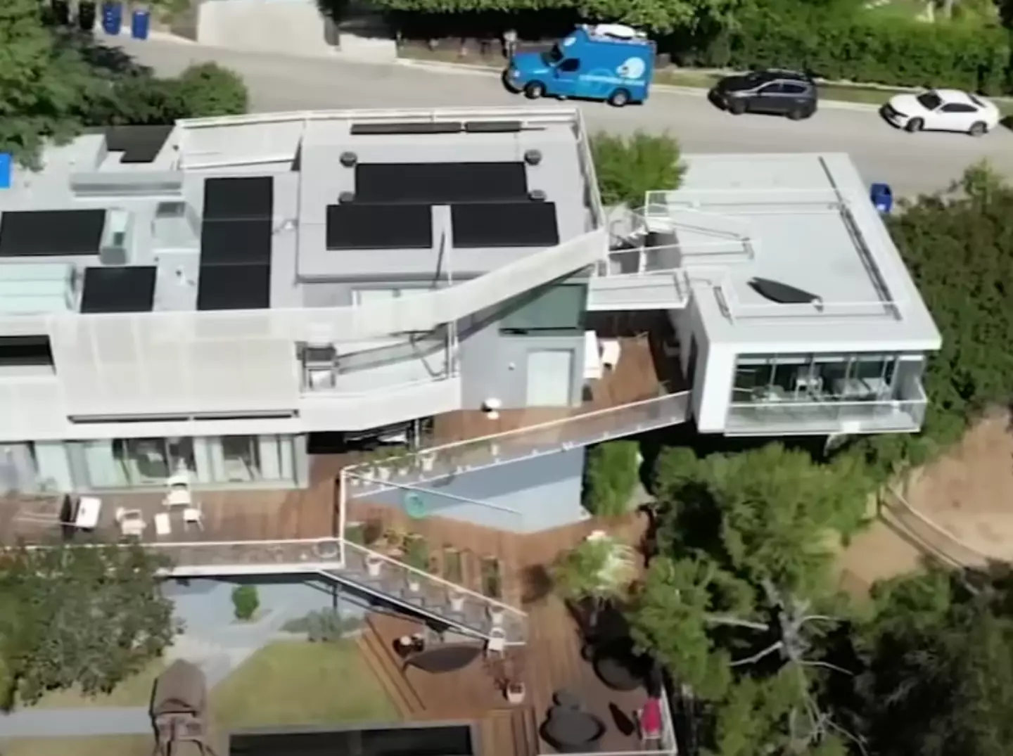 The woman clearly was happy living in this dentist's home.