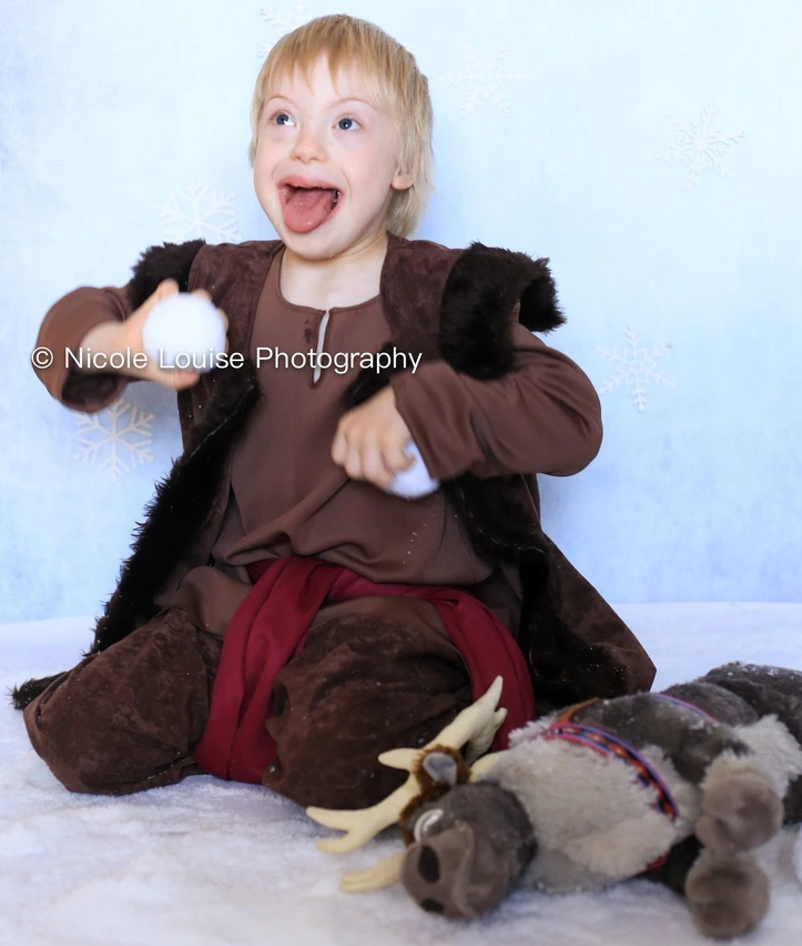 4. Evan Williams, at 5 years old, embodies the rugged yet kind-hearted Kristoff from Frozen, capturing the character's adventurous spirit with endearing authenticity.